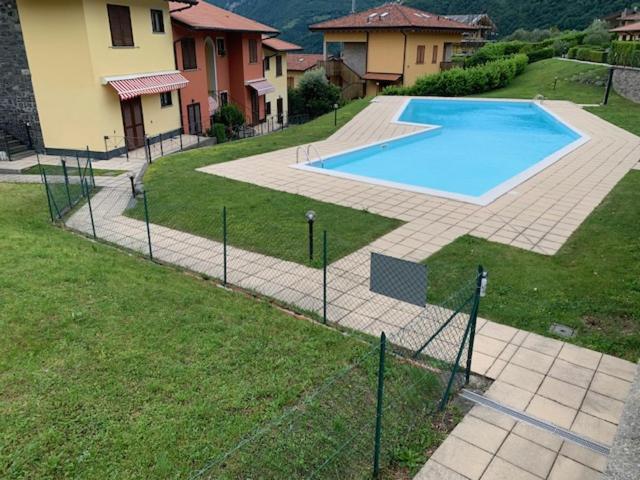 Villa Mirella: Casa Vista Lago Con Piscina Рива-ди-Сольто Экстерьер фото